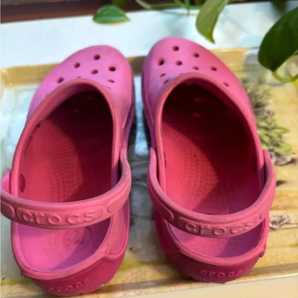 Pink crocs J1